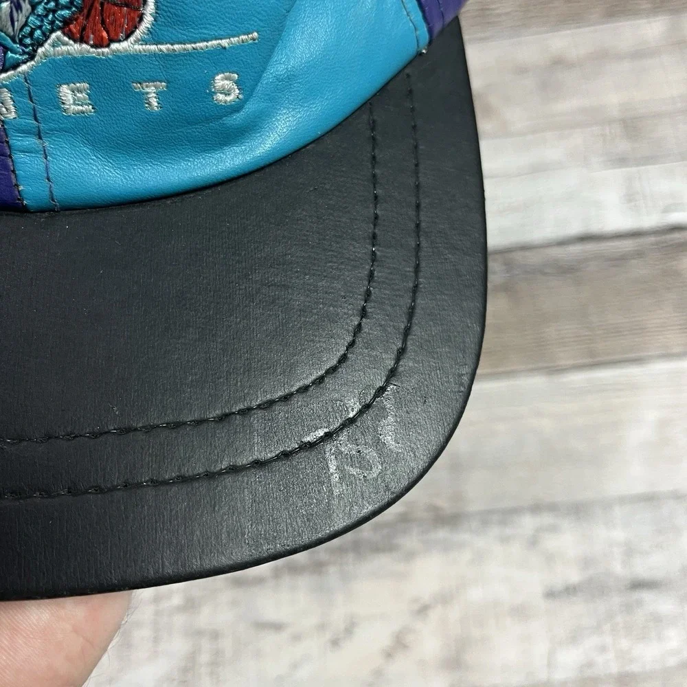 Charlotte Hornets SnapBack One Size Leather Vintage 90s NBA  Basketball